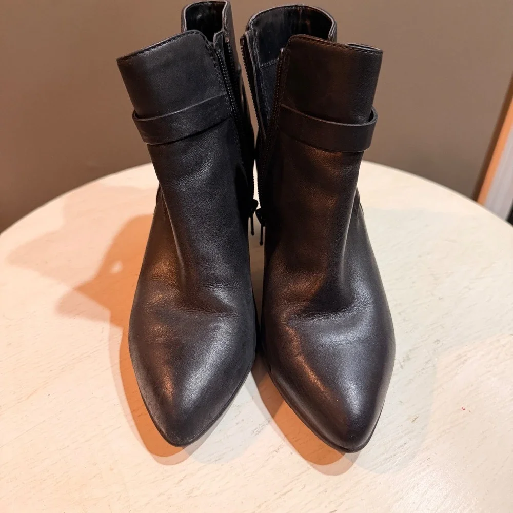Anne Klein iFlex AKCHELSEY Black Leather‎ Boots Pointed Toe Side Zip Size 5M - Picture 2 of 7